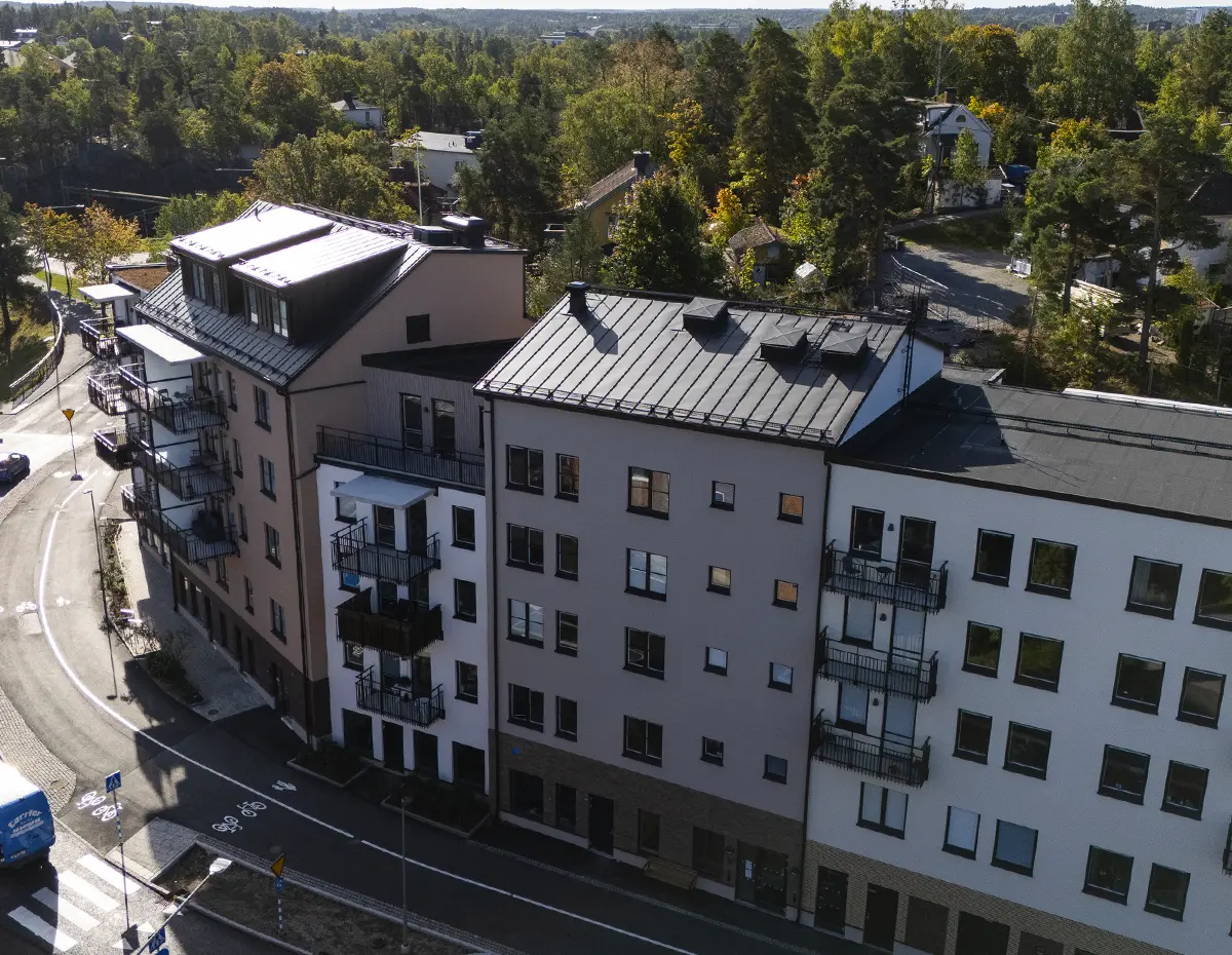 Plåtslagaren takarbete till bostadsrättsförening