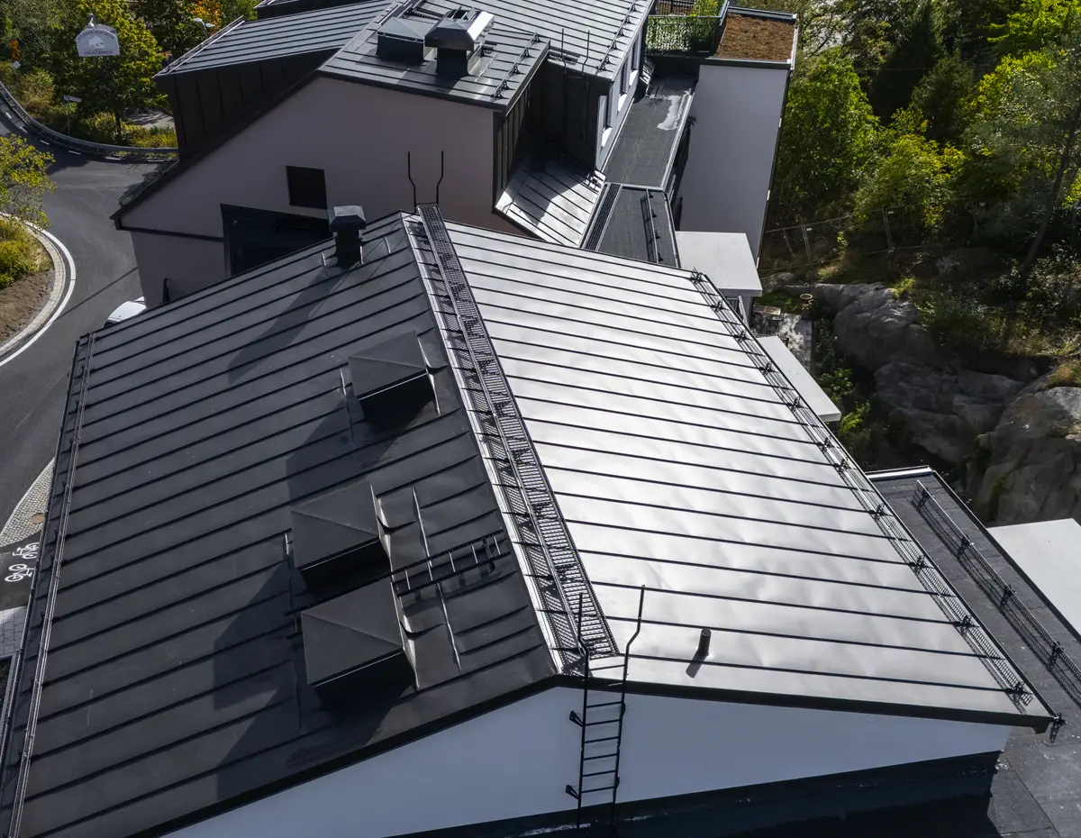 Plåtslagaren taksäkerhet till bostadsrättsförening